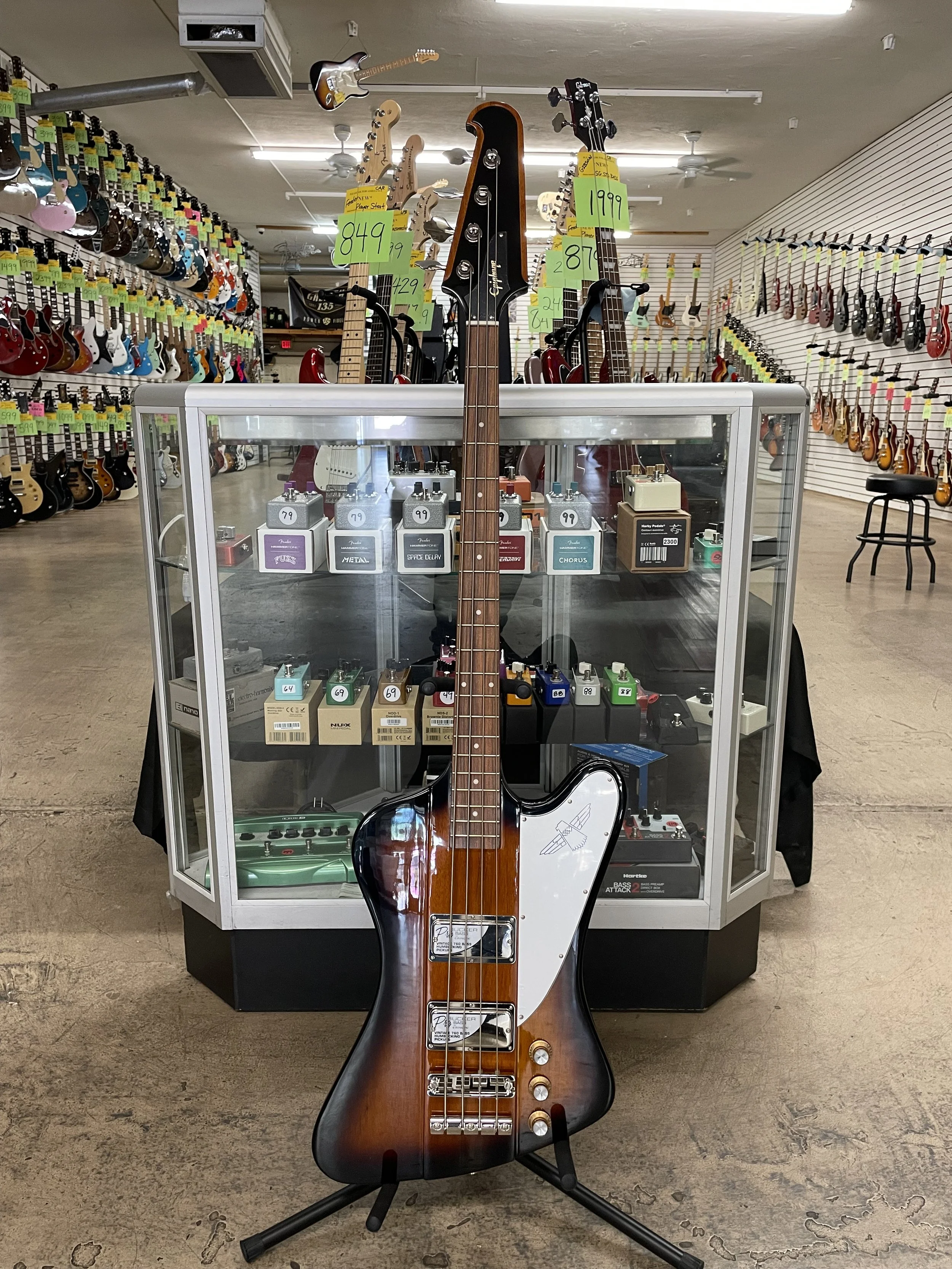 More Basses — Bizarre Guitar